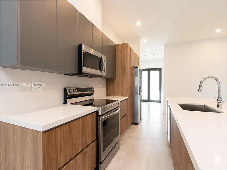 1118 NE 10th Ave #1118 — Photo 7