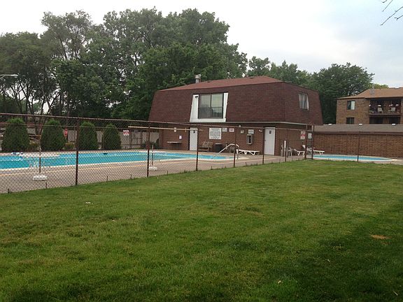 3rd image of 13609 S Lamon Ave #612