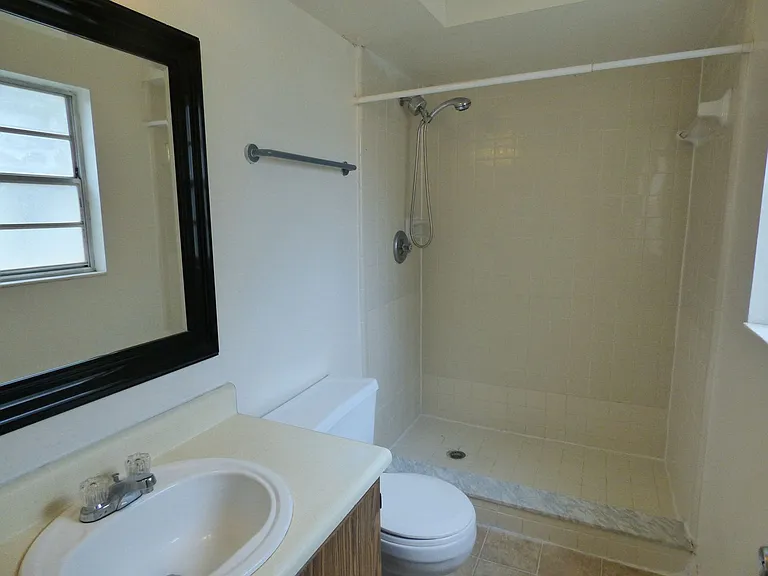 12125 Napiers Cir — Photo 6