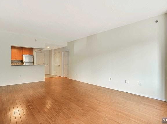 4th image of 1105 City Pl #1105