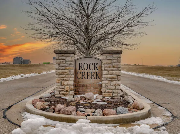 8 Boulder Dr, Carlock, IL 61725
