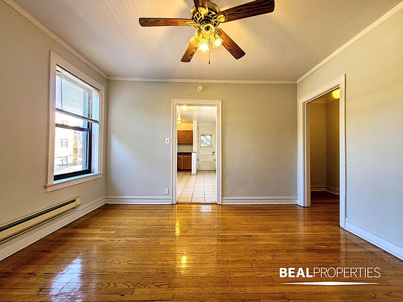 3rd image of 1117 W Oakdale Ave #2C