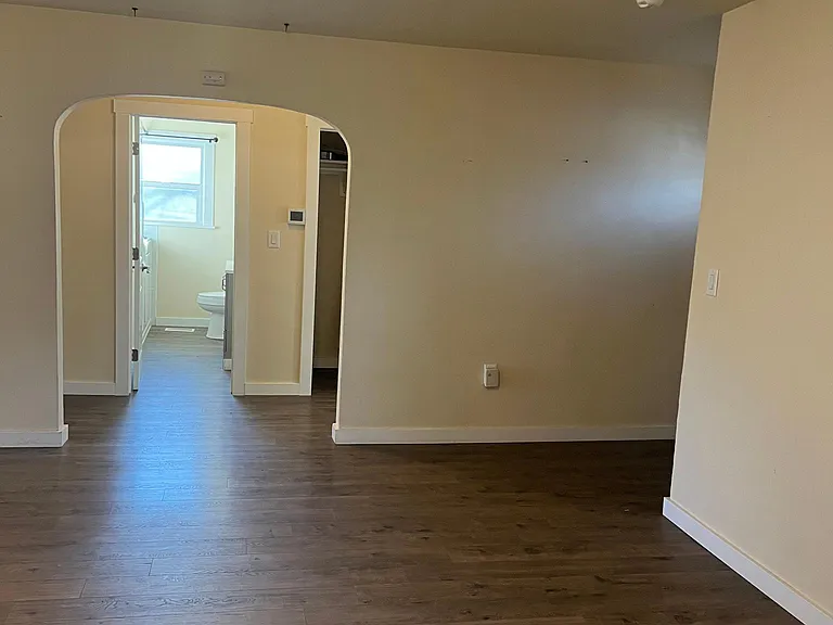 674 Illinois Ave NE — Photo 7