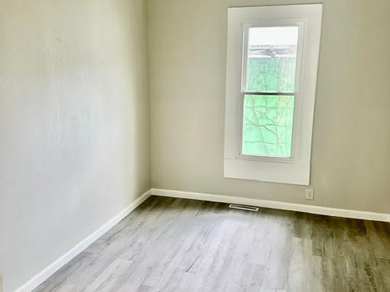 1304 Buffalo St — Photo 12