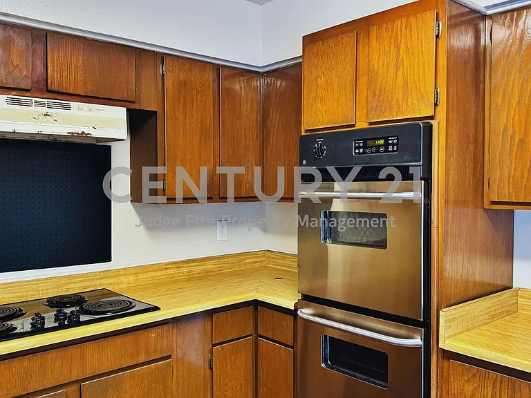 628 Taylor Ct — Photo 5