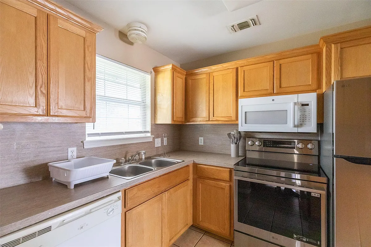 Building Photo - 136 Nolan St #B