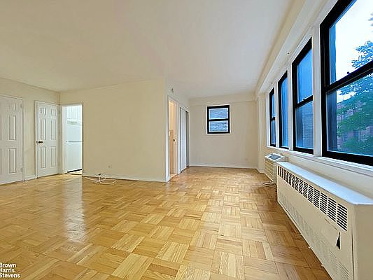 1st image of 200 E 15th St APT 5N
