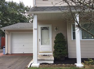 720 Maple St, Lakehurst, NJ 08733