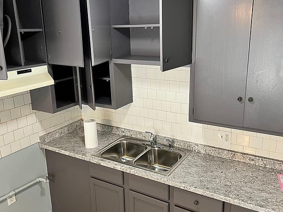 3rd image of 1707 W 80th St #1