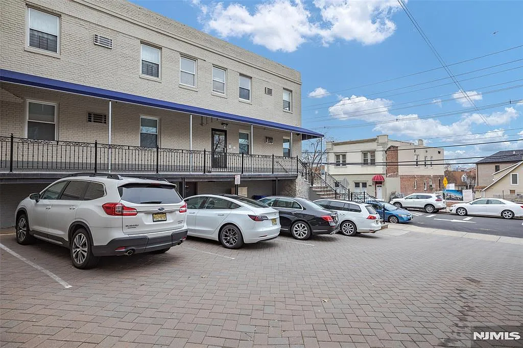 1 bed, $2,195 — Photo 2