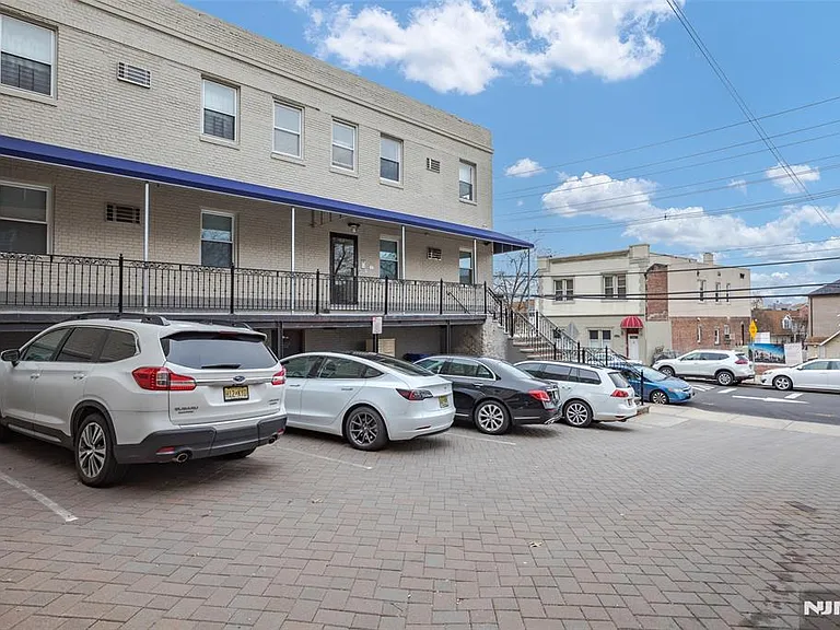 280 Undercliff Ave #2 — Photo 2