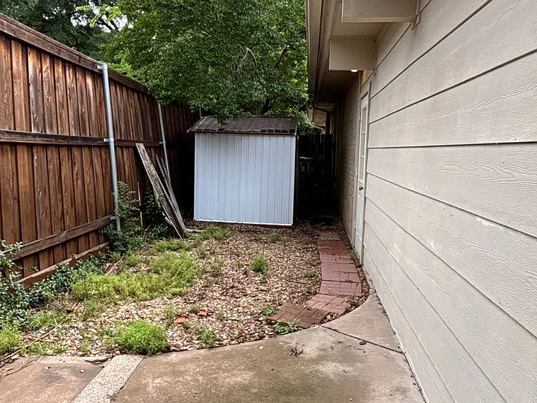 5026 Bellaire Dr S — Photo 46