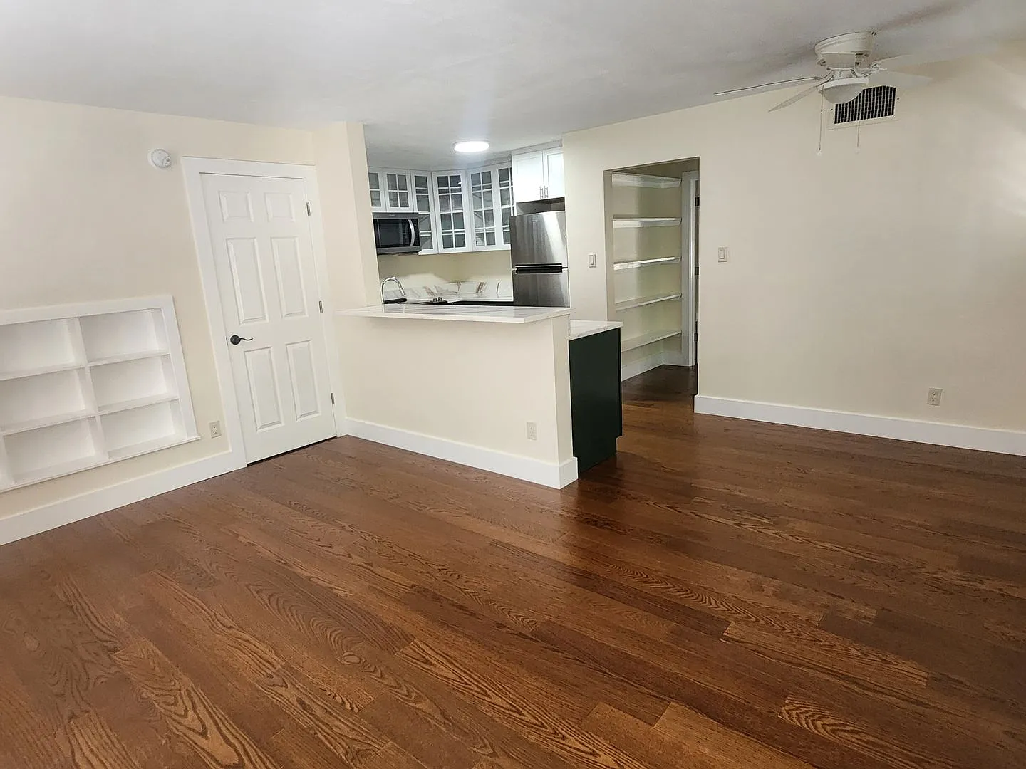 565 Golden Gate Point Unit 1, Sarasota, FL 34236 — Photo 4