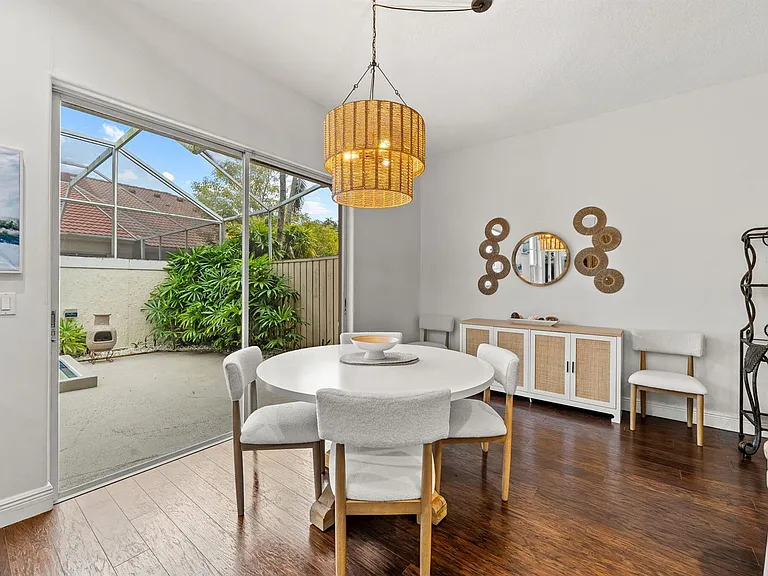 33 Monterey Pointe Dr — Photo 13