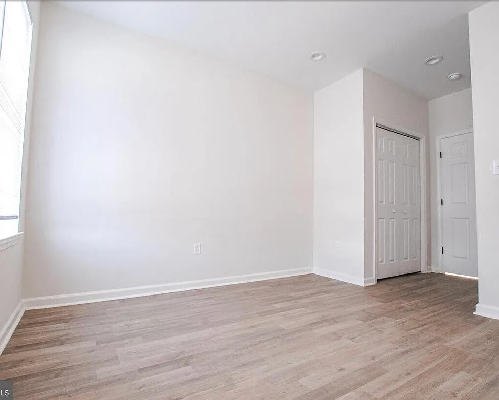 2 bed, 2.5 bath, 880 sqft, $1,700 — Photo 4