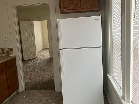 4th image of 1605 Avenue S APT A