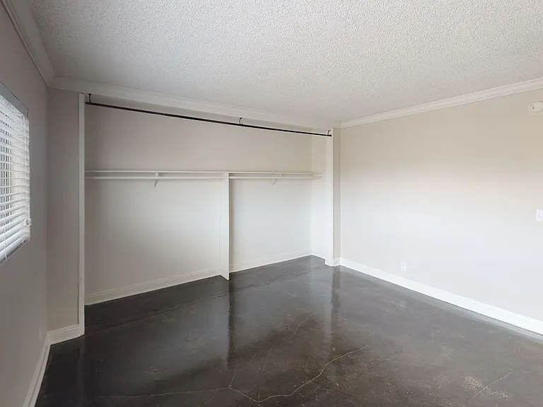 27 Westminster Ave — Photo 16
