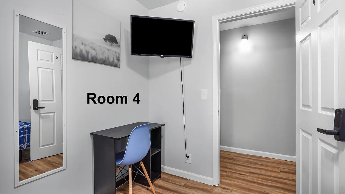 Desk, Chair, and Smart Roku TV! - Macon Rd