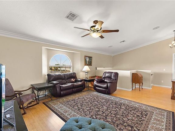 2nd image of 2505 41st Ave NE