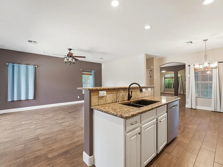 3446 E Fairview St — Photo 17
