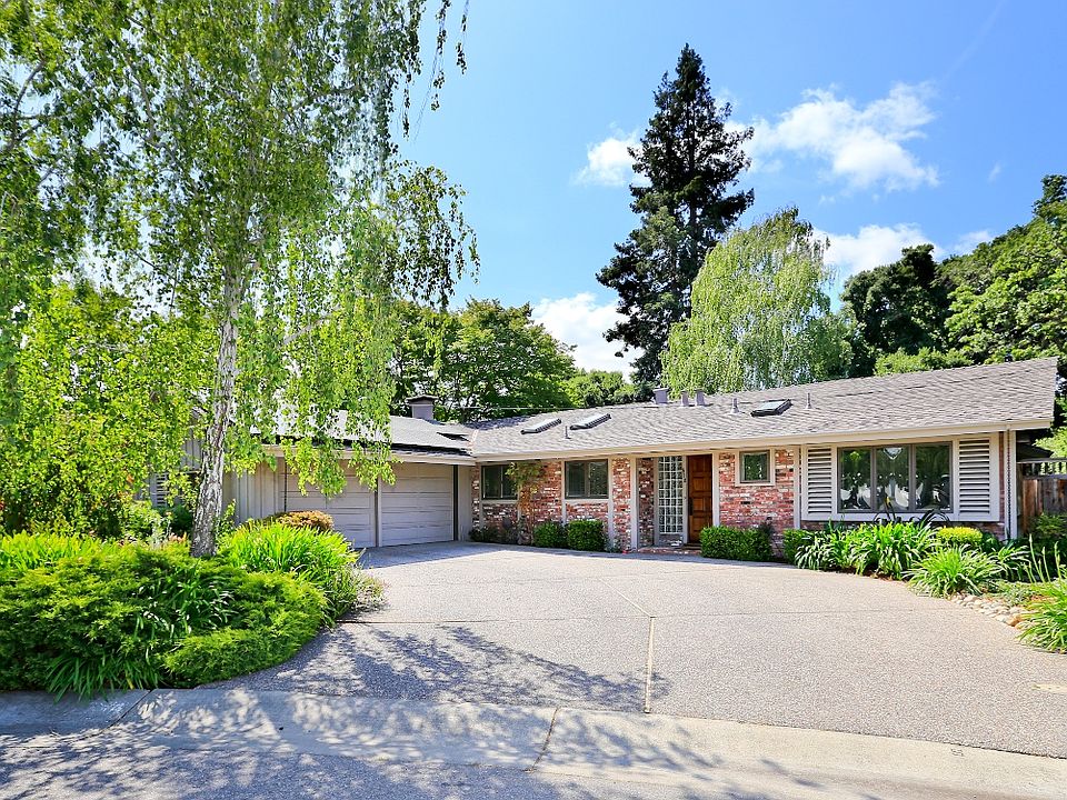 1st image of 658 Rosewood Ct