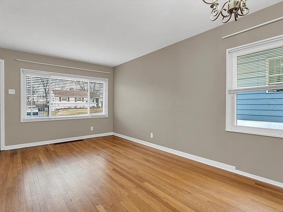 5th image of 9528 Dana Ave
