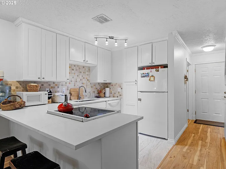 5222 SW 42nd Ave — Photo 4