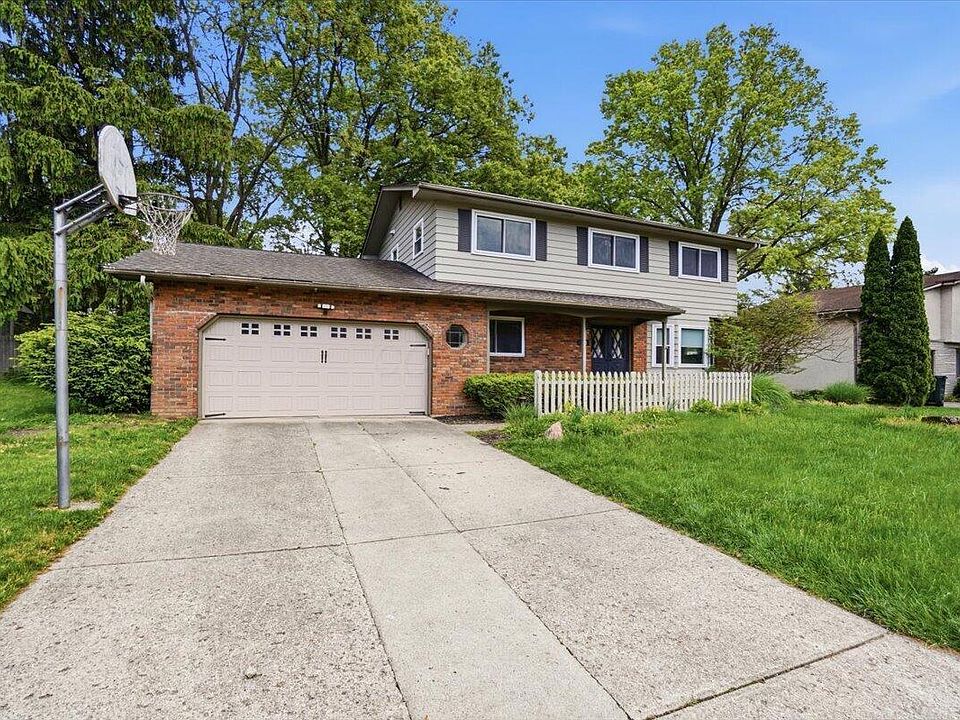 1st image of 1454 Lonsdale Rd