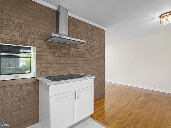 5th image of 8405 Ravenswood Rd