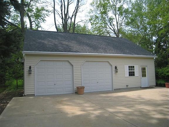 2nd image of 744 Hyde Park Dr