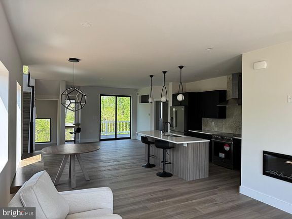 5th image of 46 Clover Dr #46