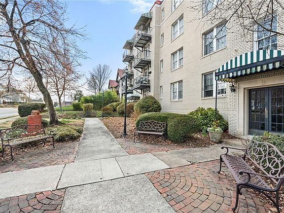 4th image of 1013 N Elm St APT B6