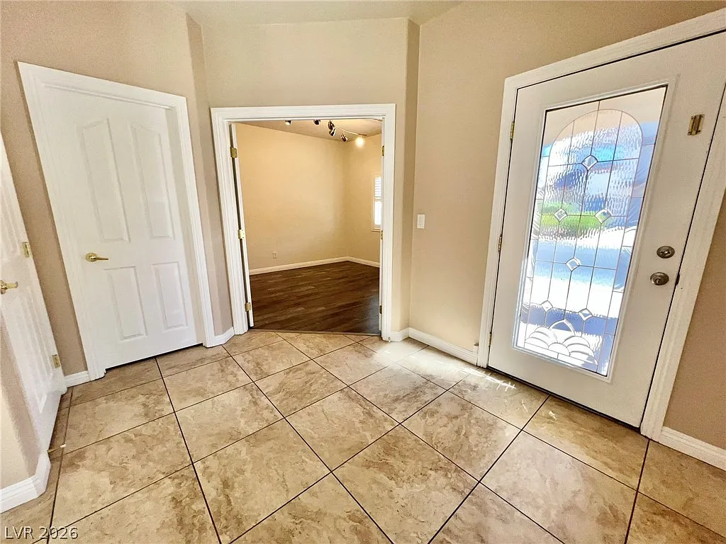 4 bed, 3.0 bath, 2398 sqft, $2,795 — Photo 4