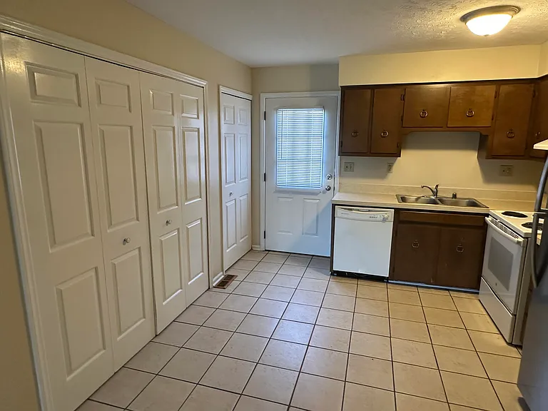 415 Ridgewood Ln #2 — Photo 6