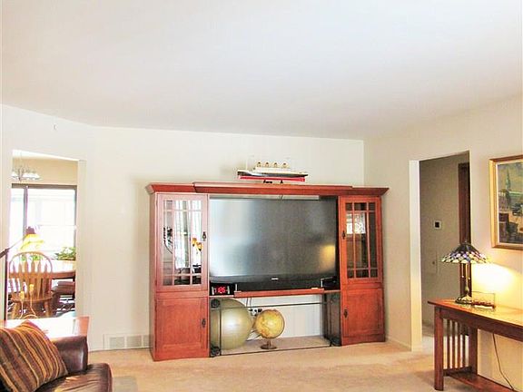 4th image of 2542 Marlow Dr