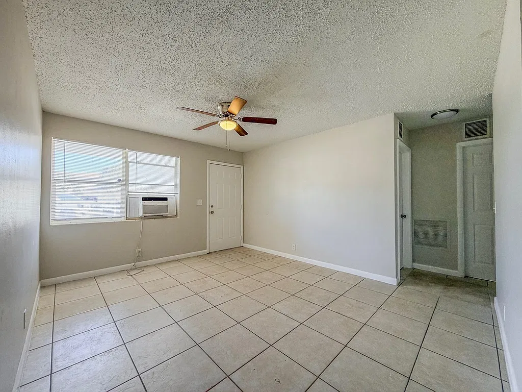 1003 8th Street - 1 — Photo 3