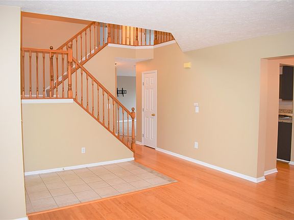 5th image of 913 Surfridge Dr
