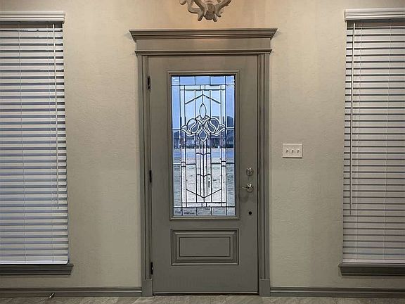 5th image of 512 NE Sunset Dr