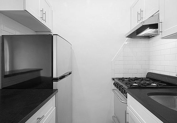 3rd image of 160 W 71st St APT 5H