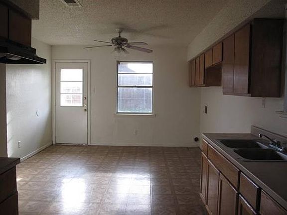 4th image of 1603 S Hall St
