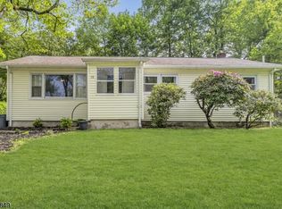10 Dale Trl, Hopatcong, NJ 07843