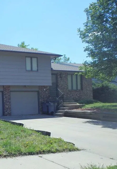 2430 W Ridge Dr