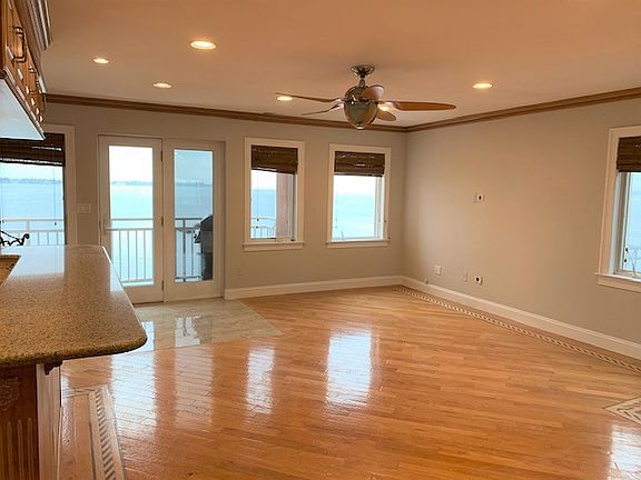 4th image of 842 Dean Ave #1