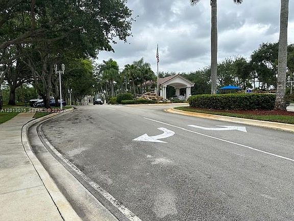 3rd image of 17110 NW 10th St