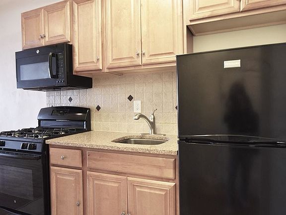 3rd image of 1912 3rd Ave #3J