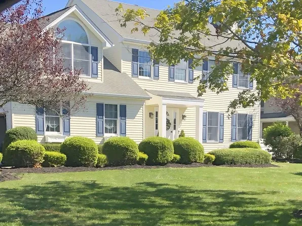 90 Tallmadge Trl, Miller Place, NY 11764