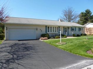 121 Ridgefield Dr, York, PA 17403