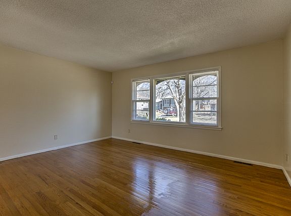 4th image of 9306 Palmer Ave