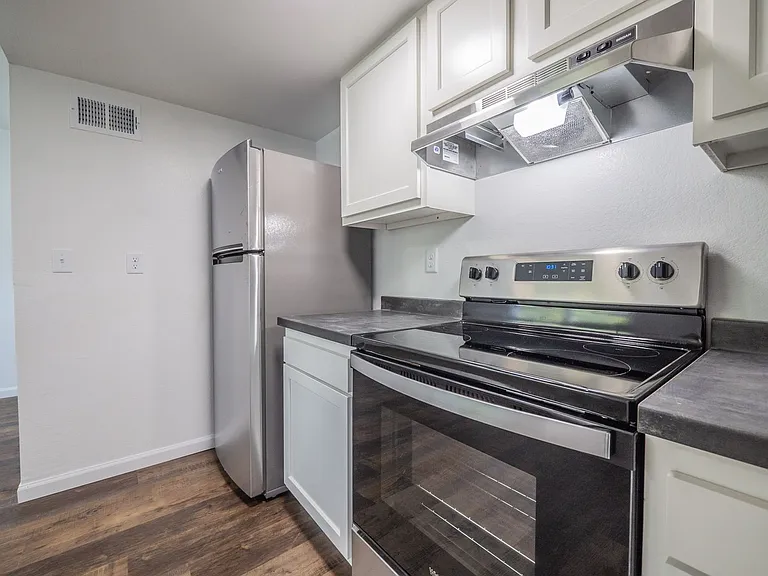 Campus View Apartments — Photo 38