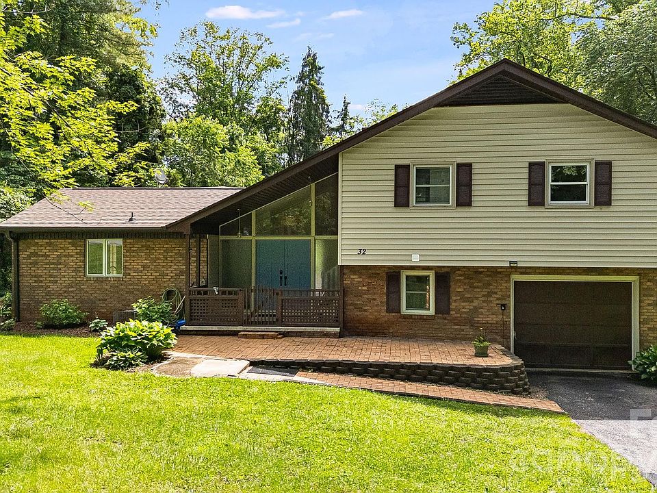 1st image of 32 Mayfair Dr